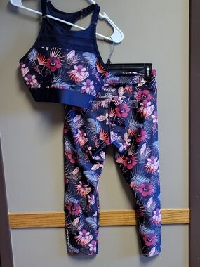 Lorna Jane Floral Sports Bra & Leggings Set - Navy with Pink Floral